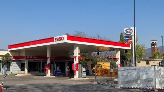 distributore di benzina