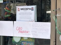 Ciao Fabrizio, l’affetto dei bresciani all’edicolante di largo Formentone