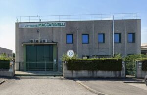 Licenziati con un messaggio WhatsApp. Sette lavoratori a casa