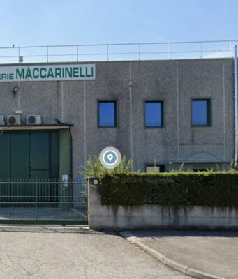 Licenziati con un messaggio WhatsApp. Sette lavoratori a casa