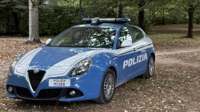 Agguato al parco aspetta l’ex e la picchia con calci e pugni