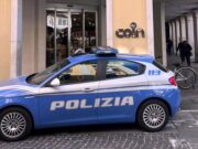 Colpo al Coin sventato: ladra bloccata, complice in fuga