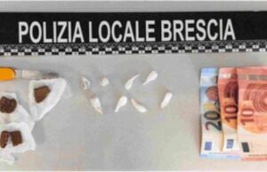 Trovata con droga in tasca, aggredisce gli agenti e tenta la fuga