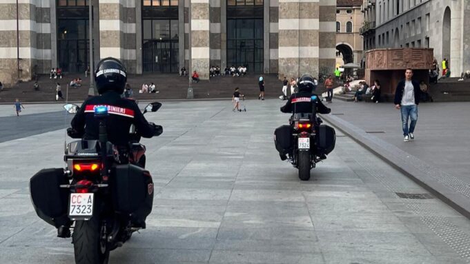 CARABINIERI IN MOTO PIAZZA VITTORIA