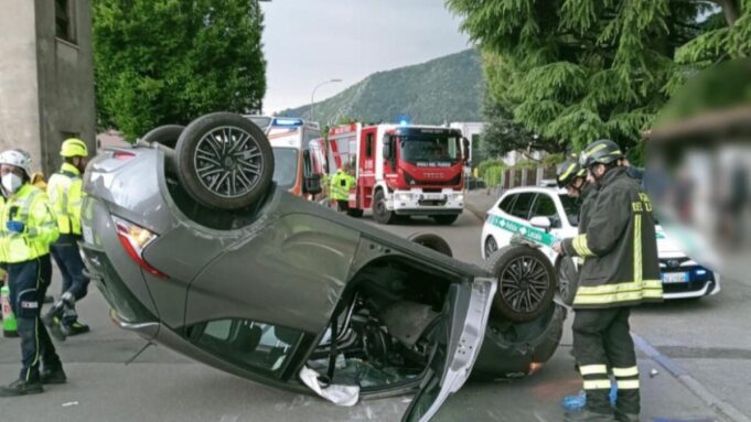 INCIDENTE REZZATO AUTO RIBALTATA