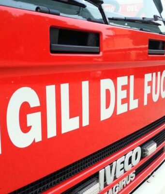 Incendio a Gussago, in fiamme magazzino della base scout
