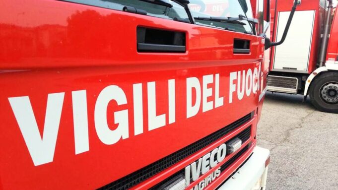Incendio a Gussago, in fiamme magazzino della base scout