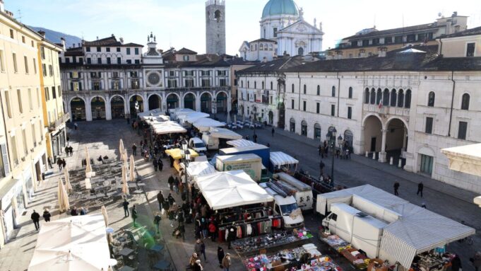 Mercati chiusi il 25 aprile e il 1° maggio ambulanti in protesta
