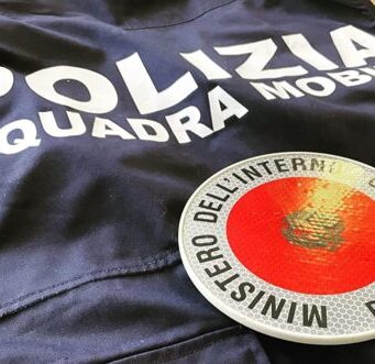 Rubano il portafogli e prelevano subito al bancomat: arrestati