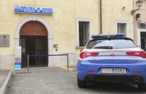 Ruba al Tigotà, poi torna e aggredisce una cassiera: arrestato