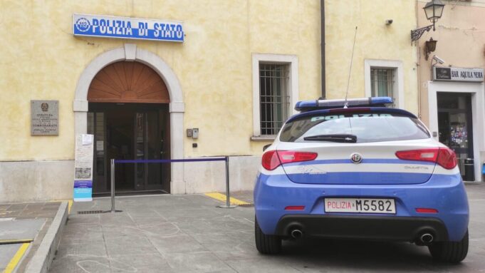 Ruba al Tigotà, poi torna e aggredisce una cassiera arrestato