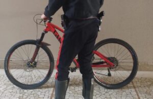 Ruba una bici elettrica ma il GPS lo tradisce: denunciato