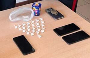 Spintona i carabinieri e scappa: arrestato con 26 dosi di cocaina