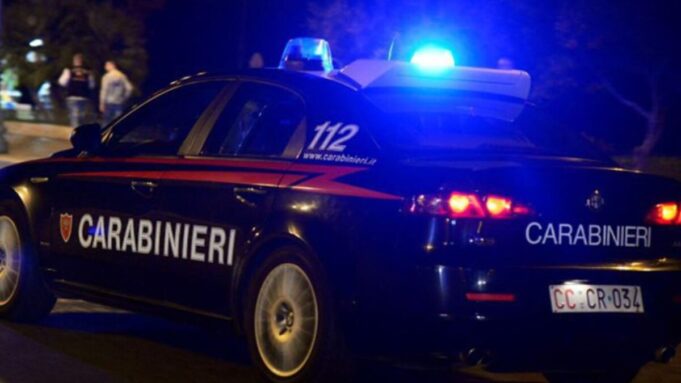 Tentato omicidio, entra in casa e accoltella una donna per 800 euro
