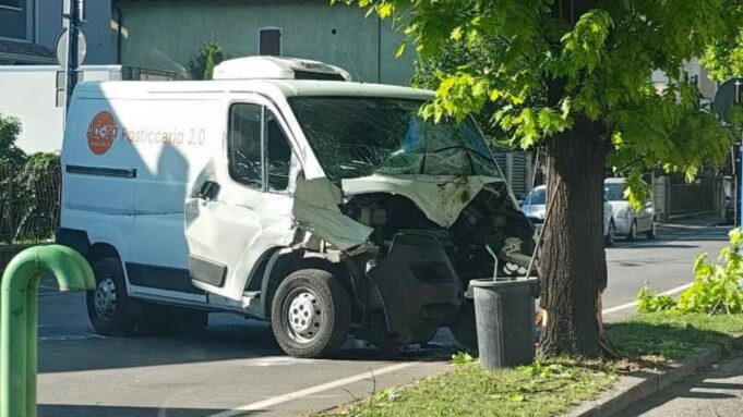 Urago Mella, 62enne finisce contro un albero e perde la vita_OK