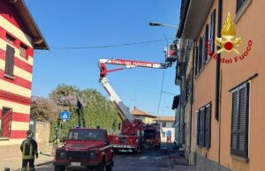 Cossirano, incendio sul tetto di una palazzina: nessun ferito