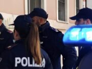 Anziana smaschera il truffatore e si fa aiutare dai vicini di casa