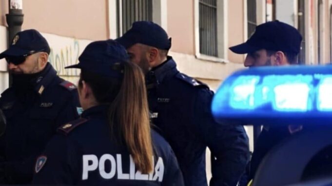 Anziana smaschera il truffatore e si fa aiutare dai vicini di casa
