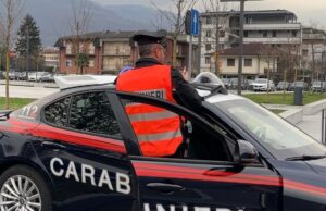 Bienno, si ribaltano nell’auto rubata: denunciati due uomini