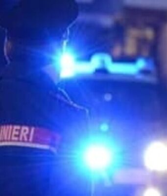 Minaccia un vicino e con una mazza i carabinieri. Arrestato