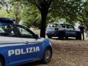Danneggia oltre dieci auto in sosta e fugge: arrestato 28enne