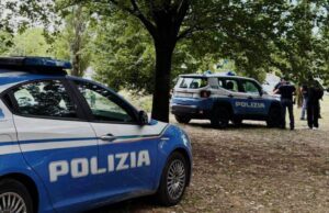 Danneggia oltre dieci auto in sosta e fugge: arrestato 28enne