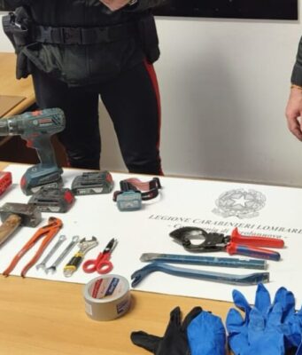 55enne ricercato, in auto aveva arnesi da scasso. Arrestato