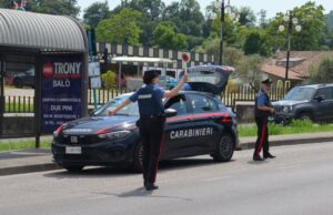 Maxi controlli a Salò: denunce, alcol alla guida e hotel nei guai