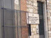 Incendio e rissa nel carcere di Brescia, ferito un agente