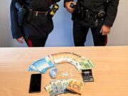 Scambio di cocaina in pieno centro davanti ai carabinieri, arrestato