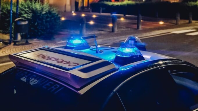 Sorpresi a rubare in villa, si lanciano dal balcone per sfuggire