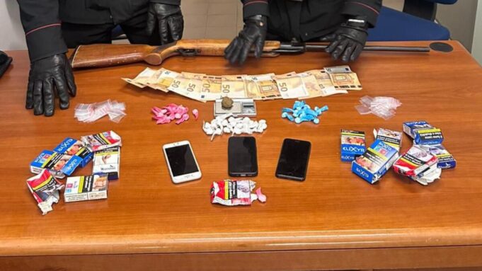 Trovato con la cocaina in auto ma a casa ne nasconde molta di più