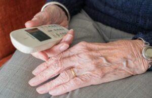 Truffe agli anziani, aumentano gli aiuti: fino a 600 euro alle vittime
