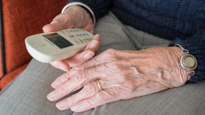 Truffe agli anziani, aumentano gli aiuti fino a 600 euro alle vittime