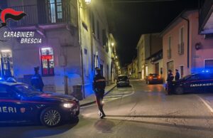 Manerbio, aggredisce con una bottiglia rotta, arrestato 22enne