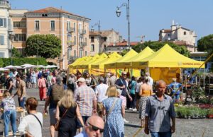 Desenzano, migliaia di persone al Villaggio Coldiretti sul lungolago
