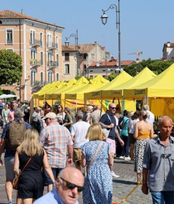 Desenzano, migliaia di persone al Villaggio Coldiretti sul lungolago