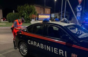 Alcol, patenti revocate e oggetti pericolosi: notte di controlli in Valle