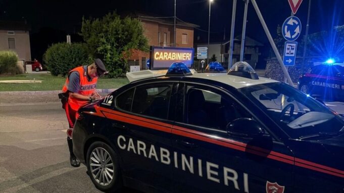 Alcol, patenti revocate e oggetti pericolosi notte di controlli in Valle