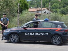Auto di lusso e colma di merce rubata nel bagagliaio: 4 denunciate
