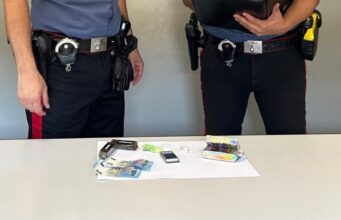 Beccato di notte a vendere cocaina in strada: scatta l’arresto