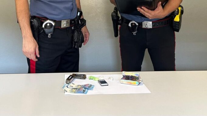Beccato di notte a vendere cocaina in strada scatta l'arresto