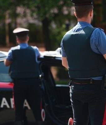 Fuga dopo un controllo: arrestato 25enne, aveva la patente ritirata