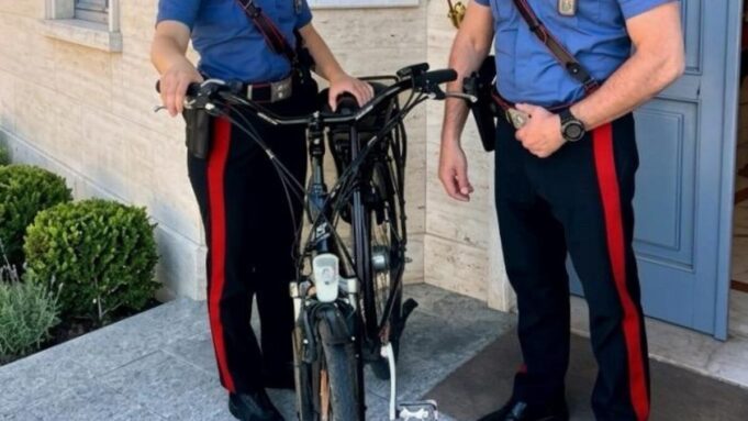 Denunciati per furto dopo il ritrovamento della bicicletta rubata