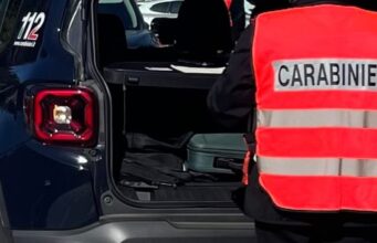 La compagna denuncia l’aggressione, il giudice dispone il carcere
