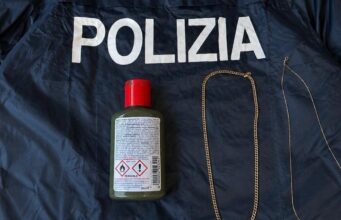 Le strappano le catenine d’oro: anziana derubata in pieno centro