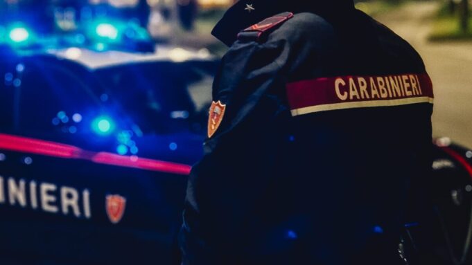Picchia e minaccia l’anziana madre disabile, arrestato un 55enne