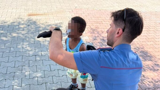 Restano chiusi in auto sotto il caldo, militari salvano due bambini