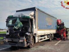 Schianto sull’A21: due camionisti estratti dalle lamiere, sono gravi