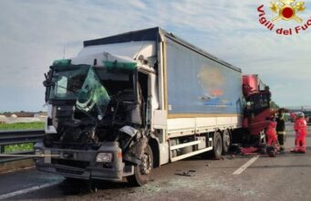 Schianto sull’A21: due camionisti estratti dalle lamiere, sono gravi